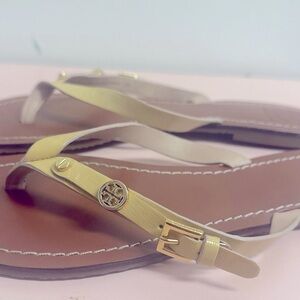 Tory Burch Gold Buckle Women’s Leather Brown Thong Sandals SZ 9